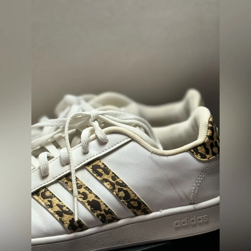 Adidas Grand Court K Shoes White Leopard / Leopard Girl's Sneakers - Picture 4 of 8